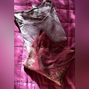 2 Ladies XL Long Sleeve Tops